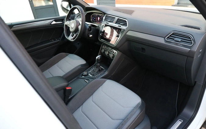 Volkswagen Tiguan cena 135050 przebieg: 71900, rok produkcji 2019 z Zelów małe 742